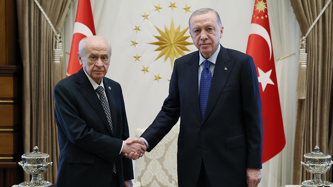 Bahçeli, Cumhurbaşkanı Erdoğan'ın doğum gününü kutladı. 72. yaşa özel 72 gül
